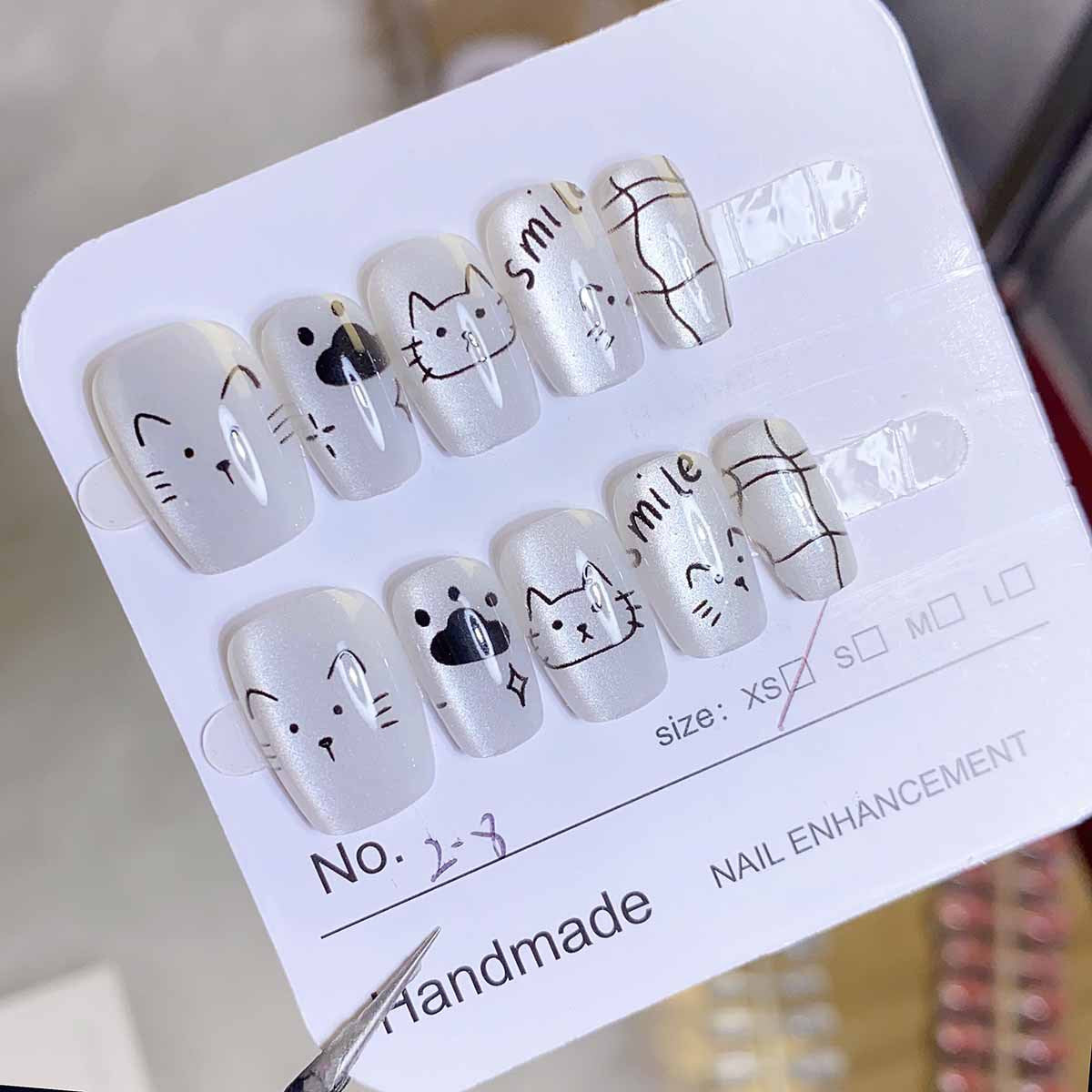 Autocollants pour ongles en forme de chat faits à la main, à porter au quotidien