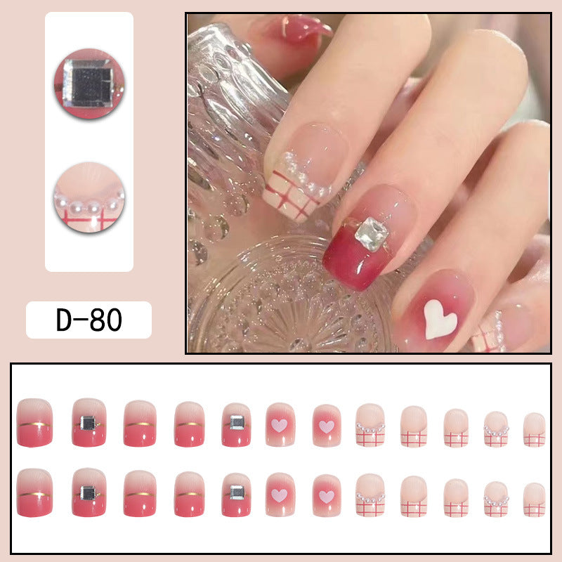 Porter une manucure à pointe Pure Desire Hot Nail Art