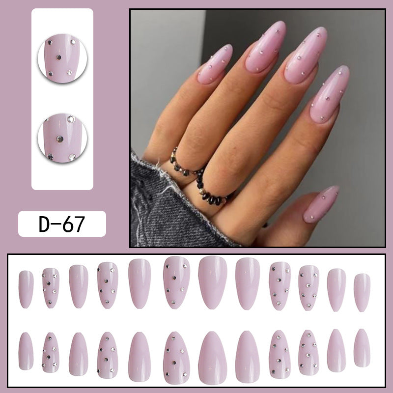 Porter une manucure à pointe Pure Desire Hot Nail Art