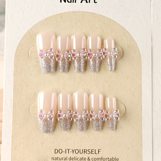 Nail Art élégant avec nœud éclair et taille thérapeutique