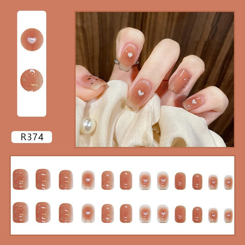 Finitions rigoureusement sélectionnées pour porter un nail art Armor