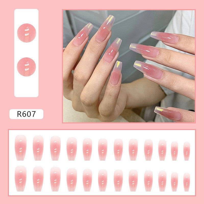 Finitions rigoureusement sélectionnées pour porter un nail art Armor