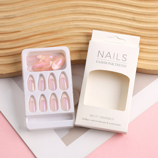 Manucure aux amandes brillantes et colorées, nail art français doux