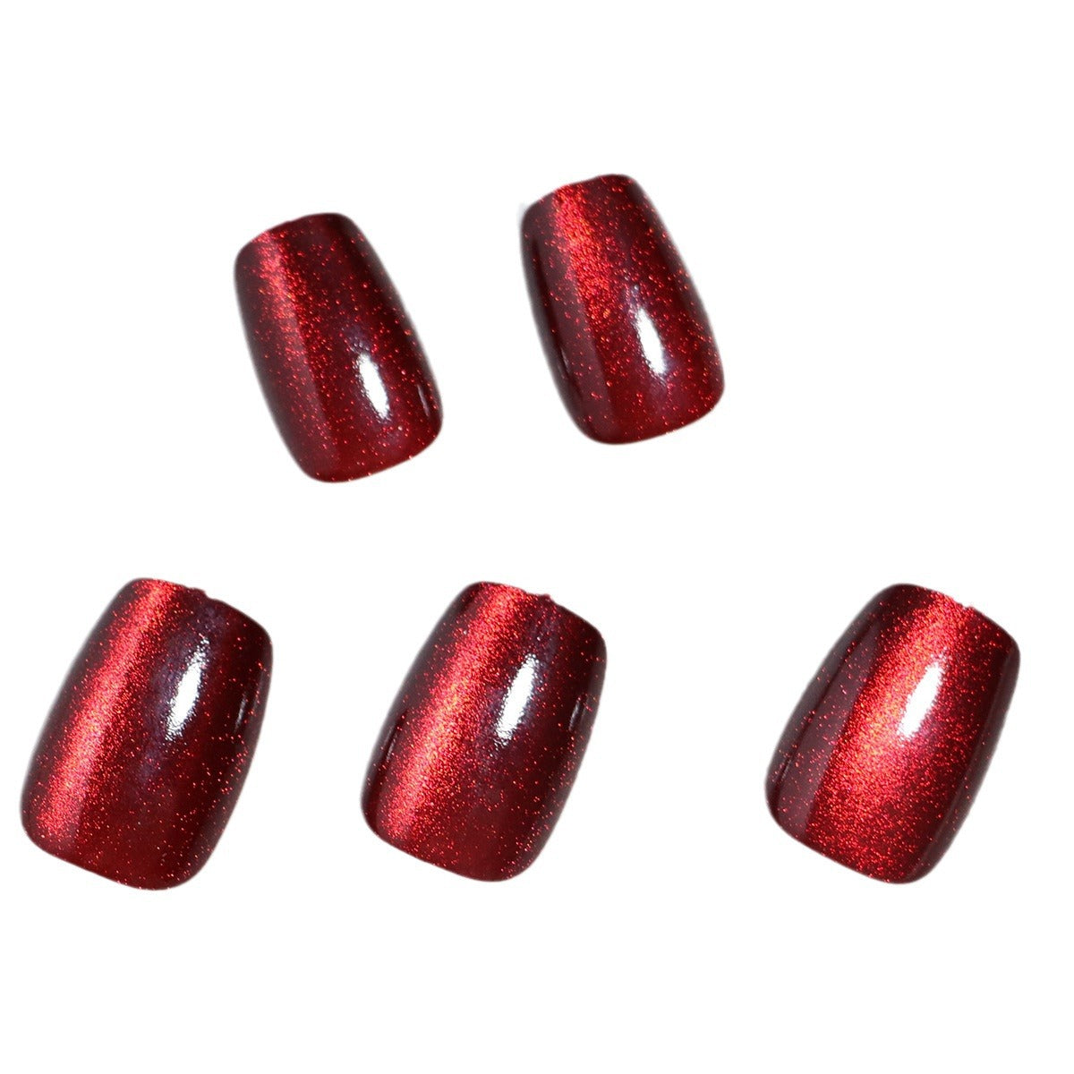 Nail art court et doux avec le Cat's Red Wear Beauty Flash Feeling