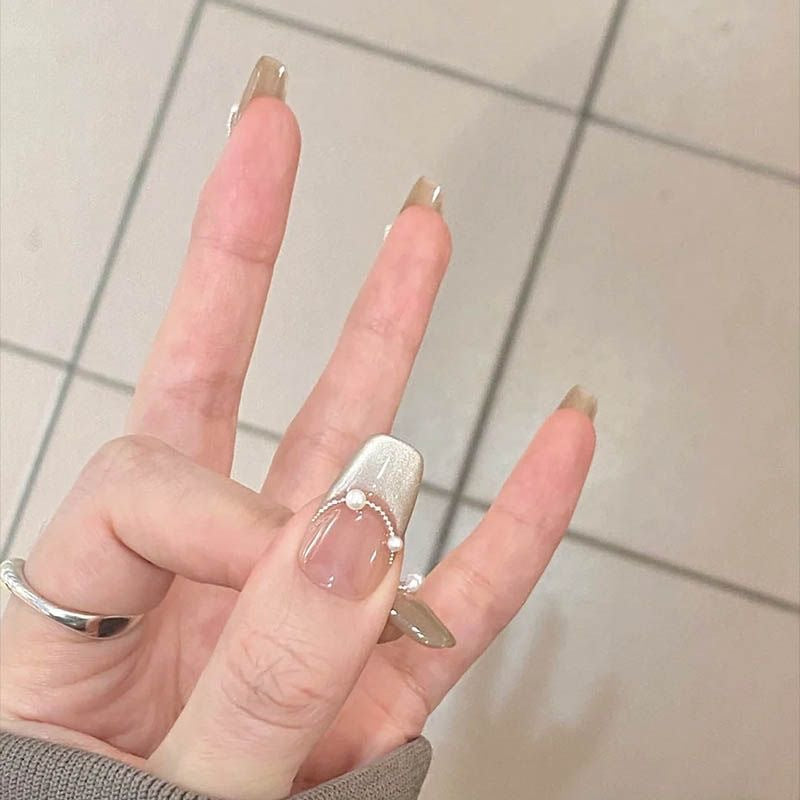 Portez des autocollants pour ongles français doux et cool de style mariage