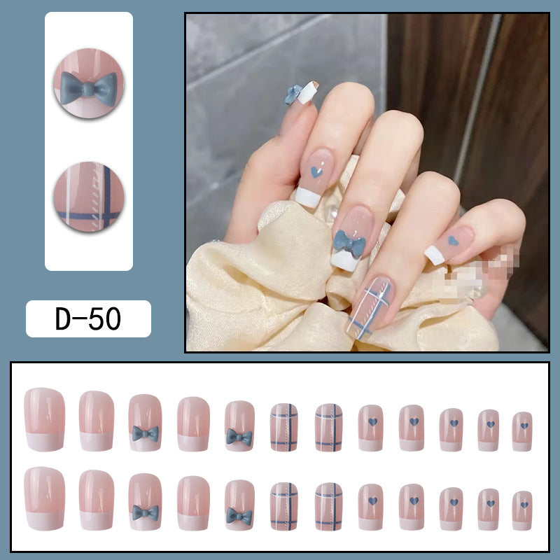 Porter une manucure à pointe Pure Desire Hot Nail Art