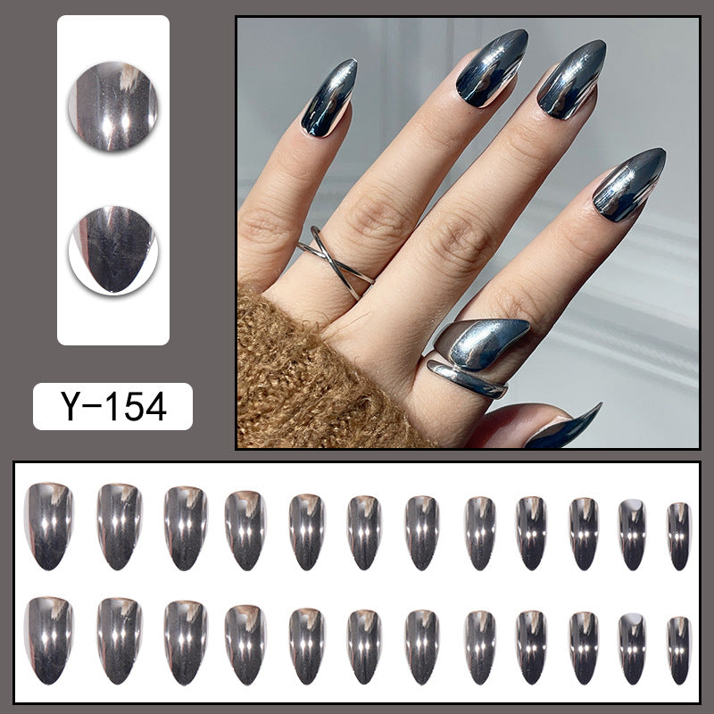 Faux ongles courts Wear Armor Nail Art