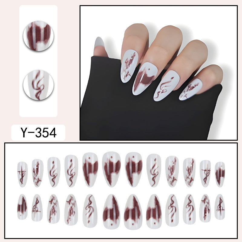 Faux ongles finis à porter avec des embouts d'usure Nail Art