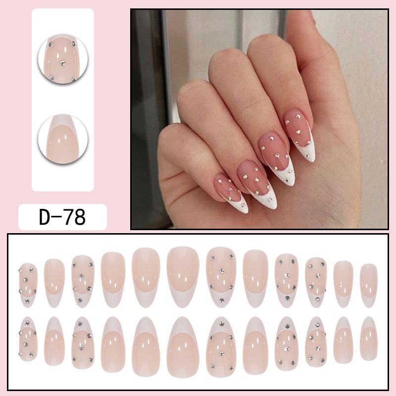 Porter une manucure à pointe Pure Desire Hot Nail Art