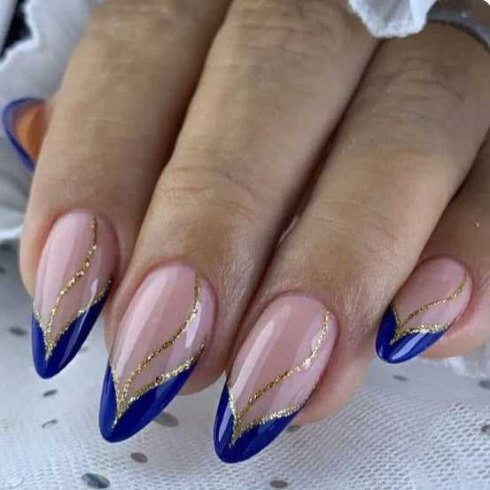 Nail Art bleu français courbé goutte d'eau amande doré