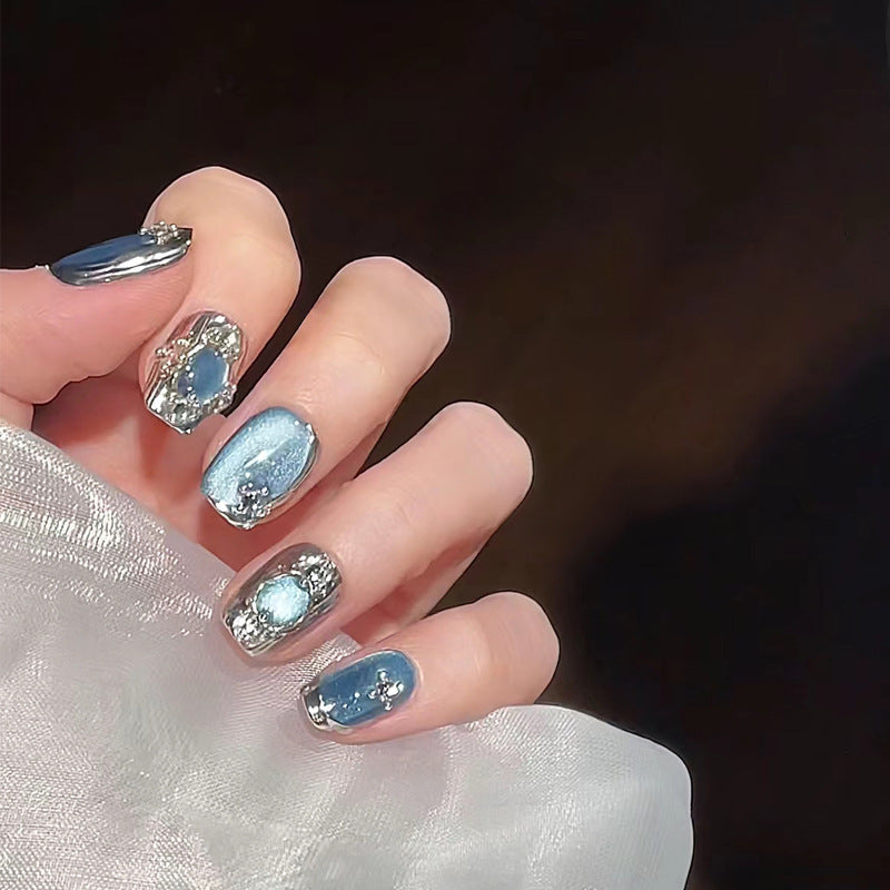 Nail art Wear Armor Diamond dans les débris