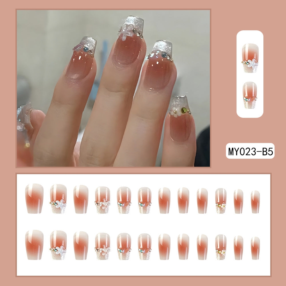 Nail Art avec patch de fleurs étoilées mi-longues