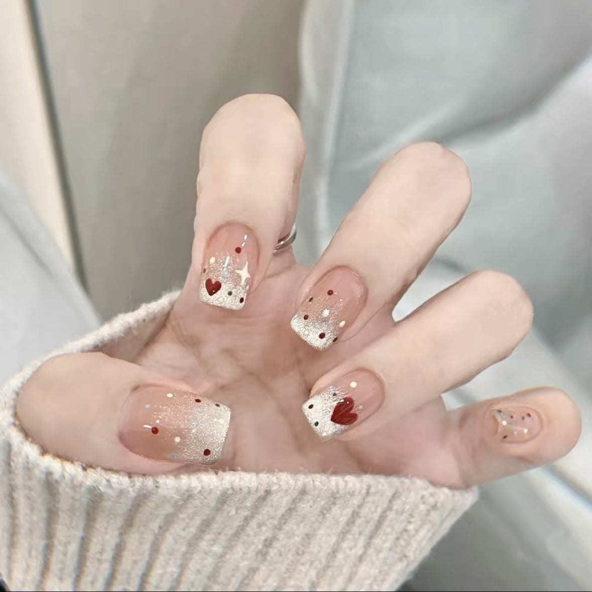 Nail art mignon à pois et dopamine de Cat