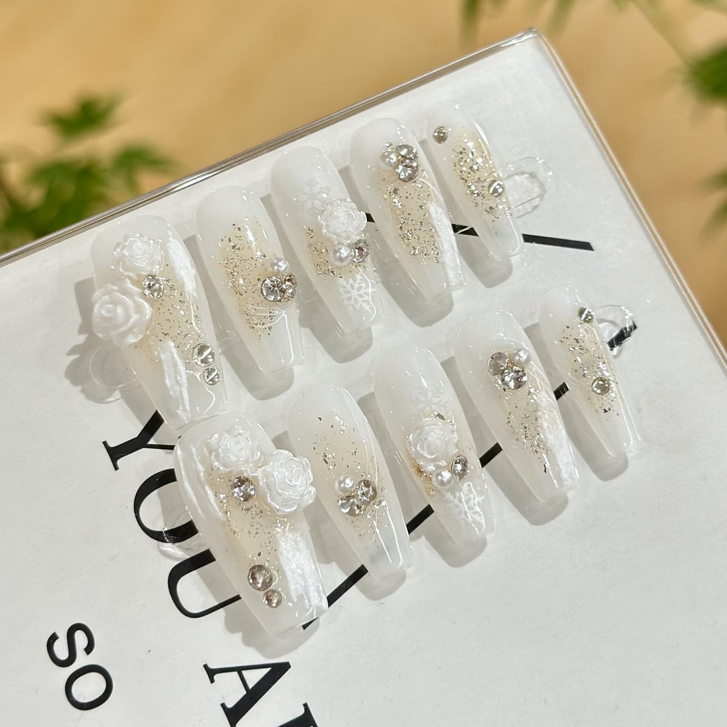 Nail art de haute qualité avec finition camélia blanc d'été Sense