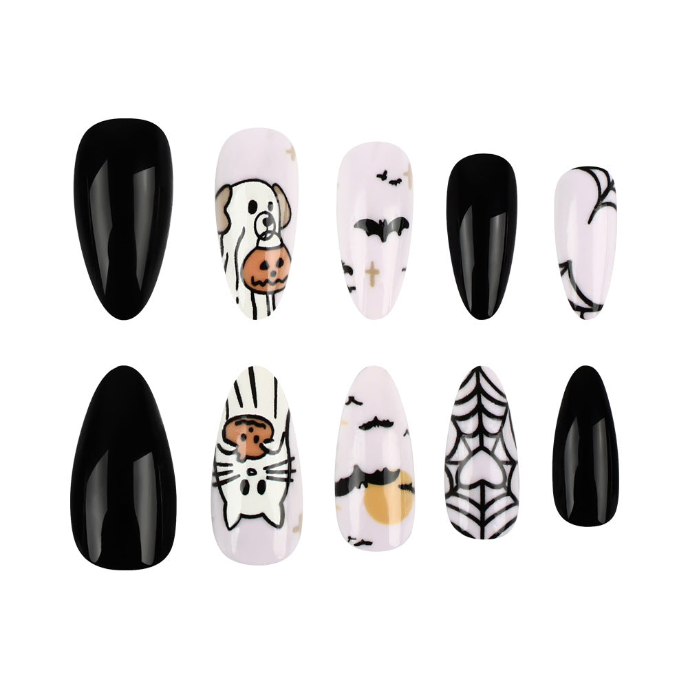 Nail art animal mignon en contraste de couleur noir et blanc