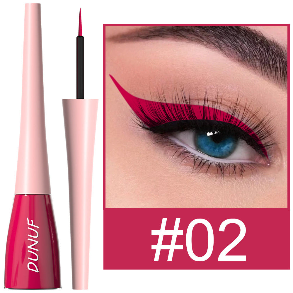 Eyeliner longue tenue Red Stage qui ne se laisse pas facilement appliquer