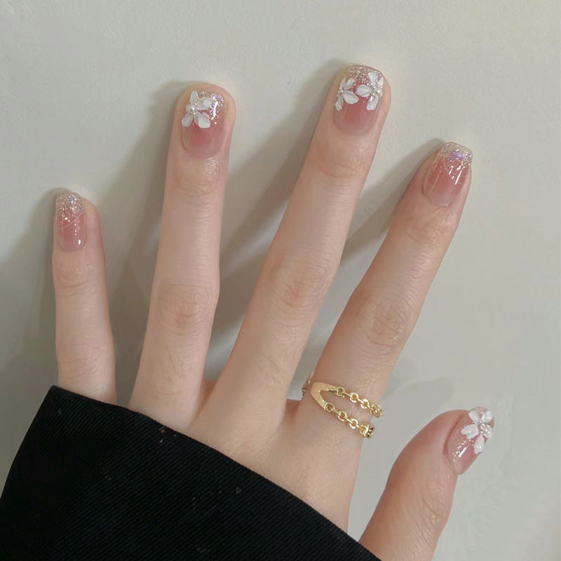 Nail Art fait main à la française avec finition longue