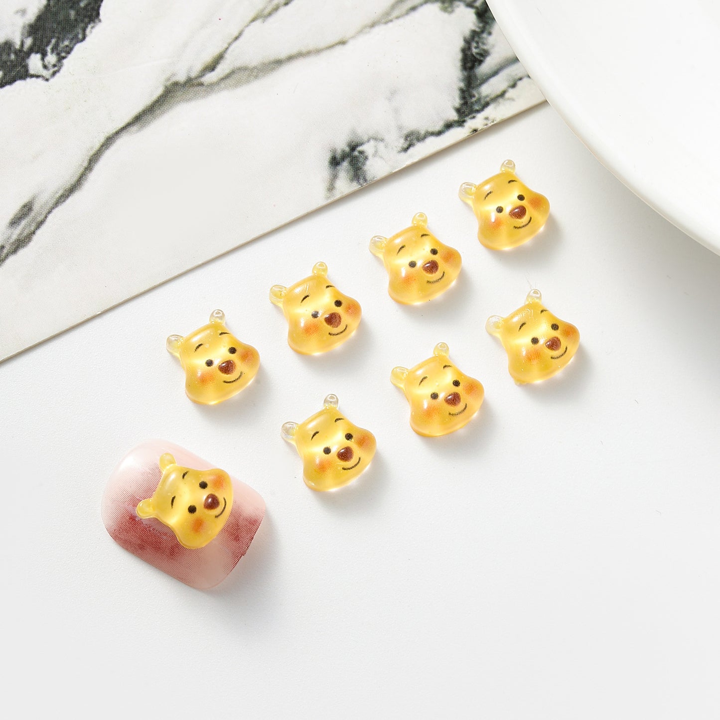 Ornement de dessin animé Tête mignonne Boucles d'oreilles en résine Barrettes Soins des ongles Nail Art