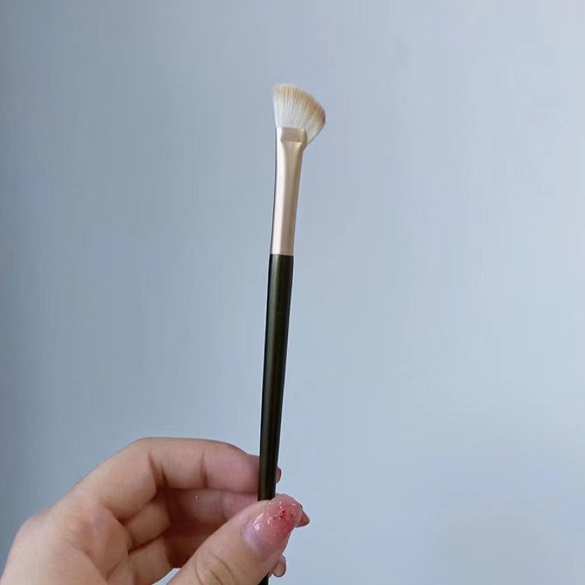 Countour Brush Sickle-shaped Oblique Head Small Repair Makeup Brushes Accessories