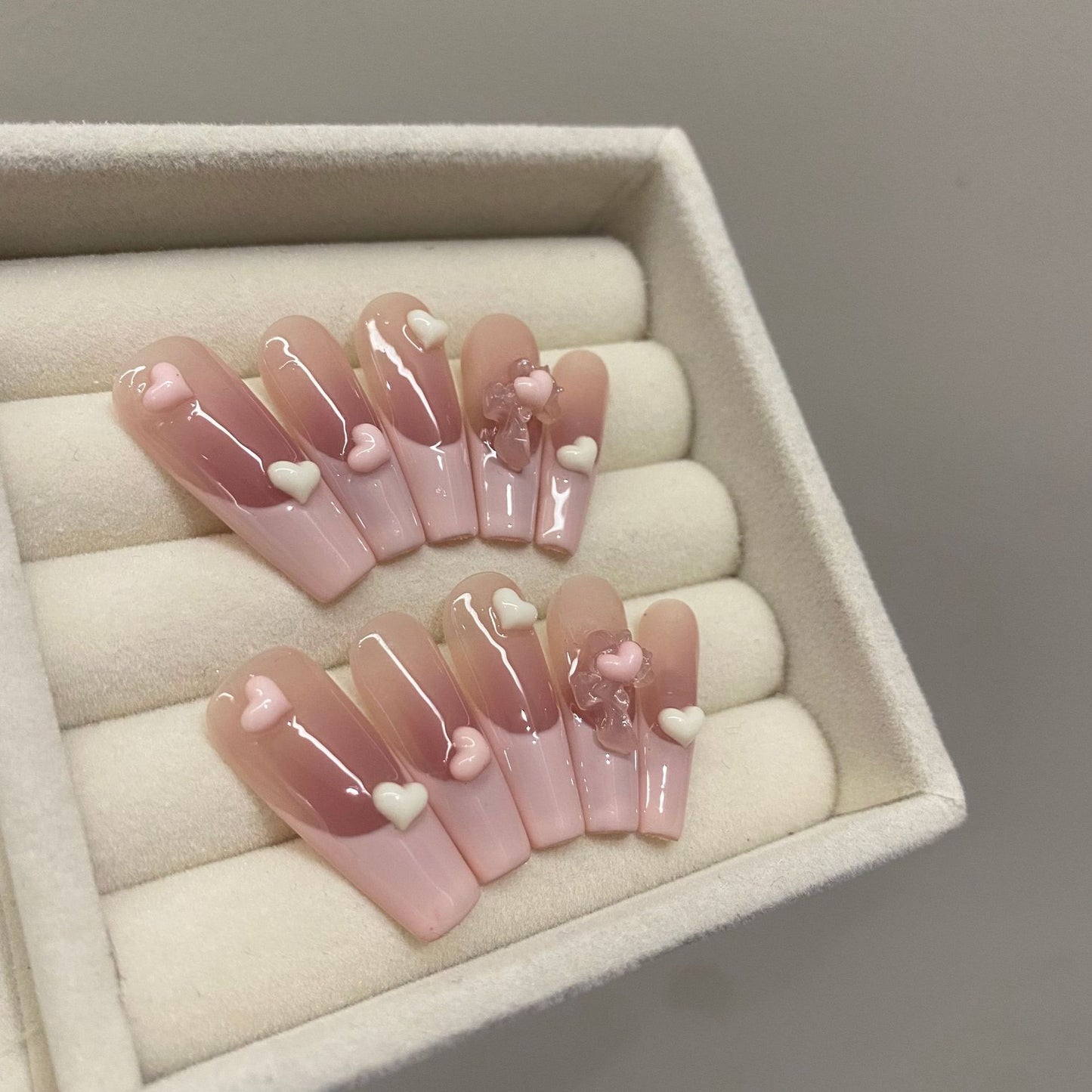 Autocollants pour ongles en forme de cœur et de nœud papillon en stéréo vidéo