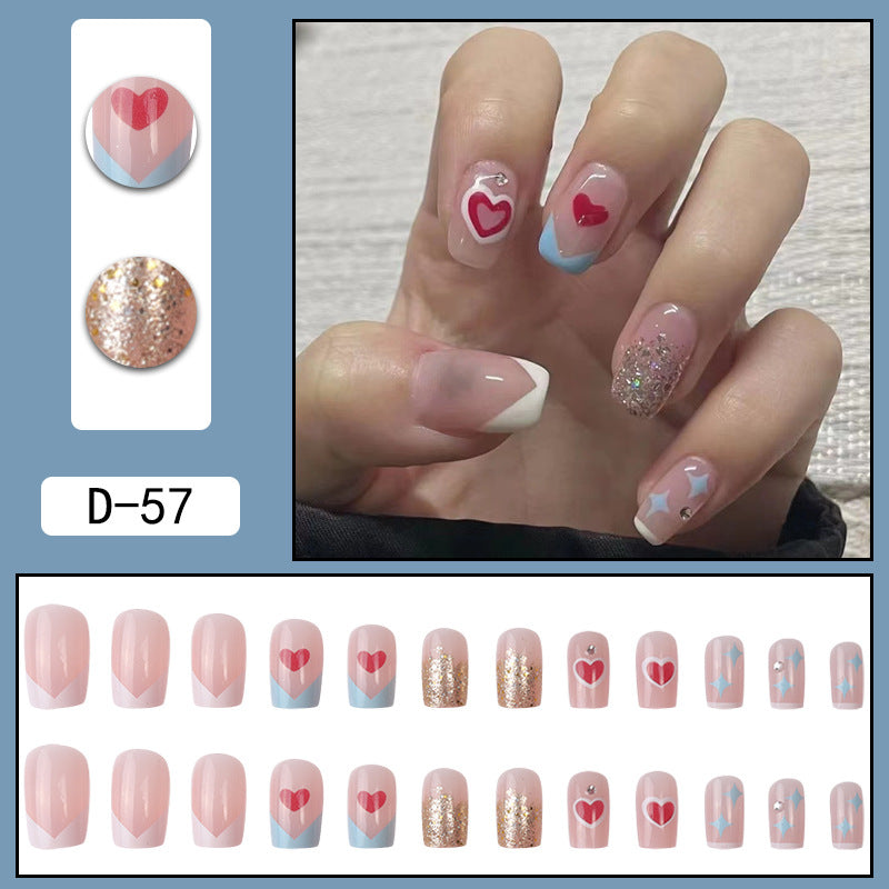 Porter une manucure à pointe Pure Desire Hot Nail Art