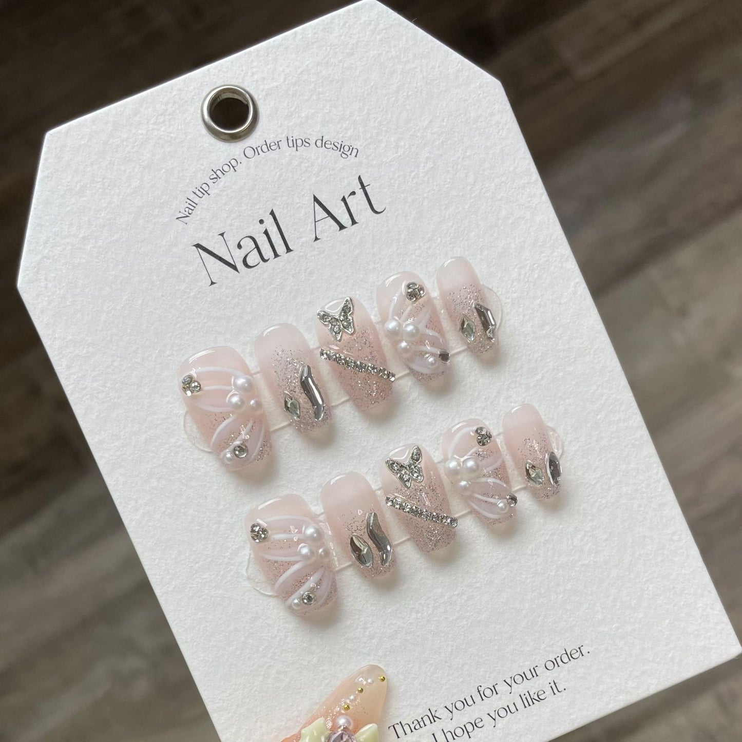 Nail art fini avec un ruban papillon tridimensionnel étoilé clignotant