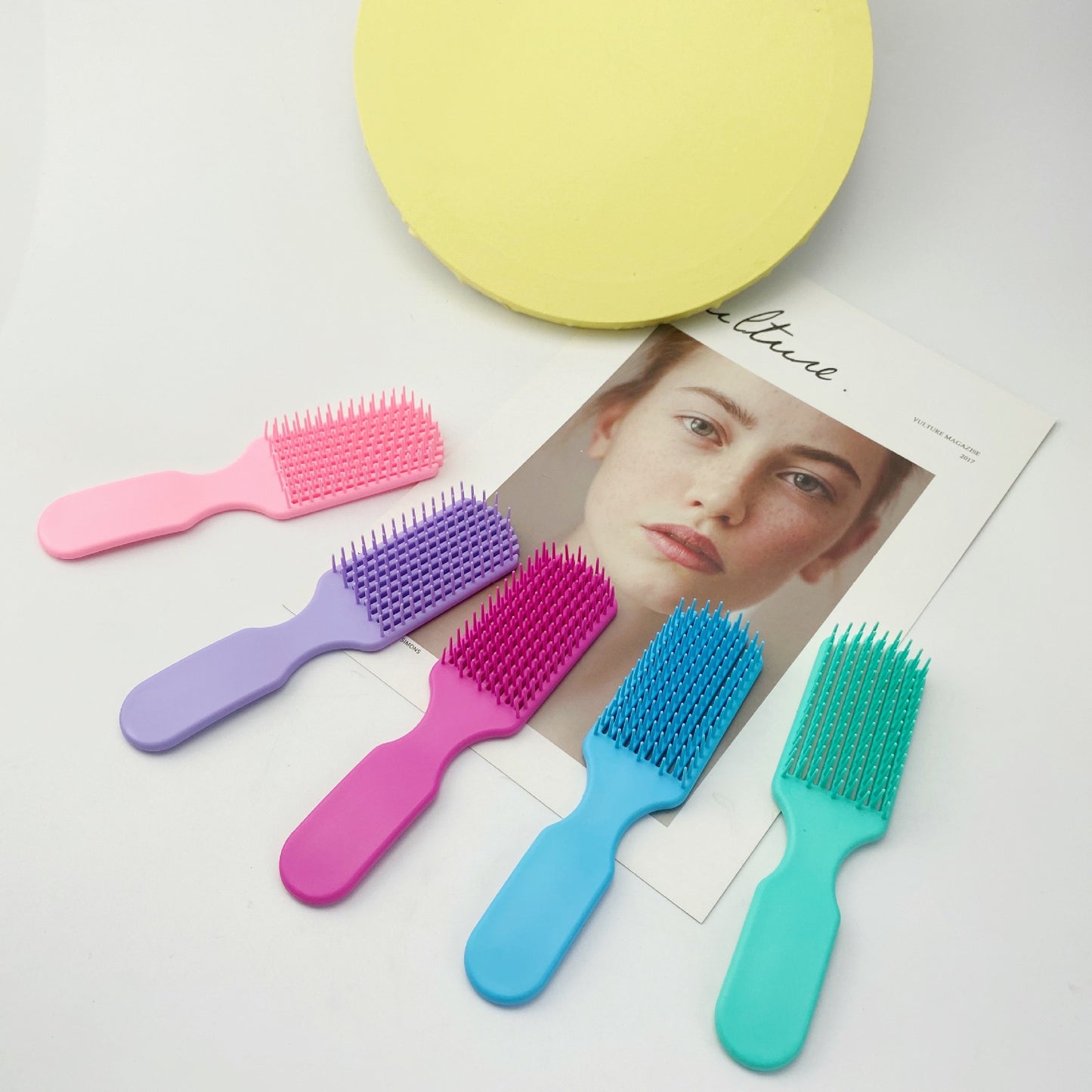 Brosses et peignes à cheveux en plastique creux et tendance