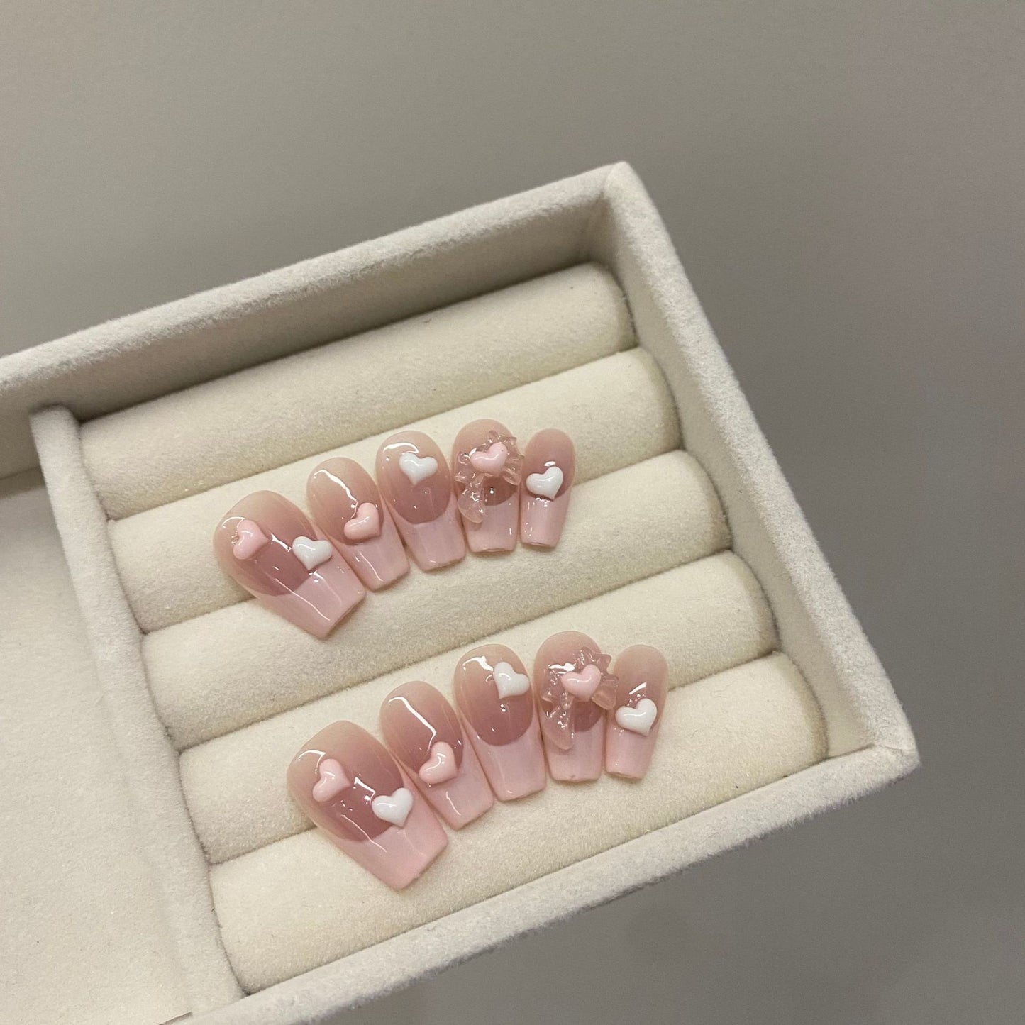 Autocollants pour ongles en forme de cœur et de nœud papillon en stéréo vidéo