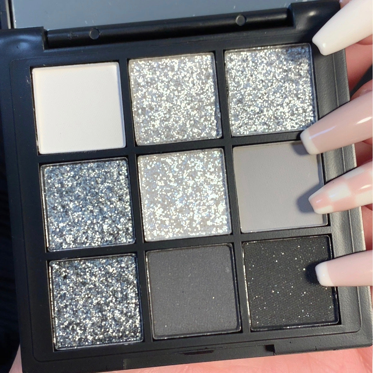 Swan Colors Shadow Plate Niche Dark Cement Gray No Eyeshadow