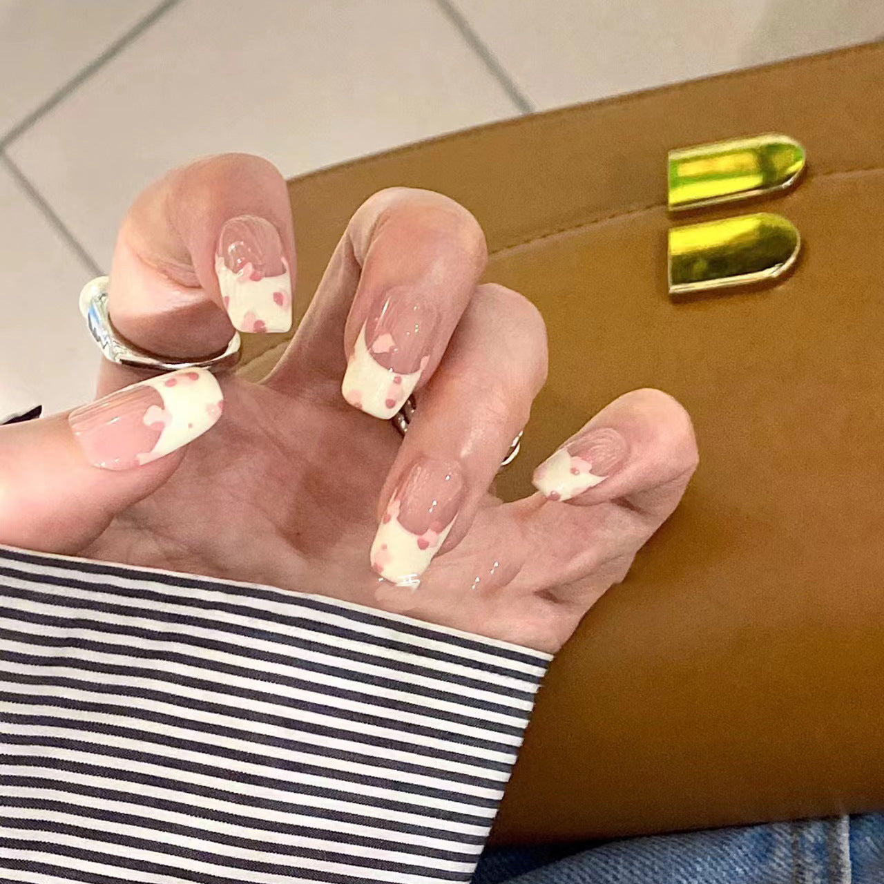 Portez des autocollants pour ongles doux à imprimé léopard rose français