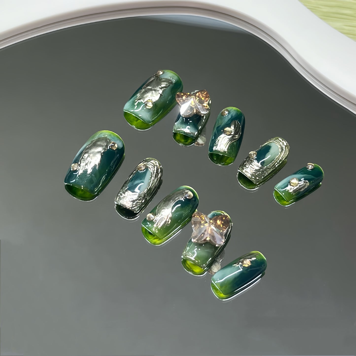 Papillon fait main dans la forêt Nail Art vert et blanc fleuri de haute qualité