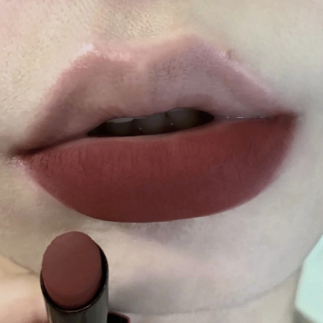 Gloss à lèvres Finish Thin Tube Balm Milk Tea Cameo Brown de petite taille