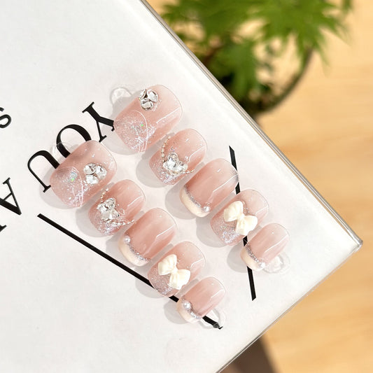 Nail Art avancé avec thérapie par nœud rose court et doux