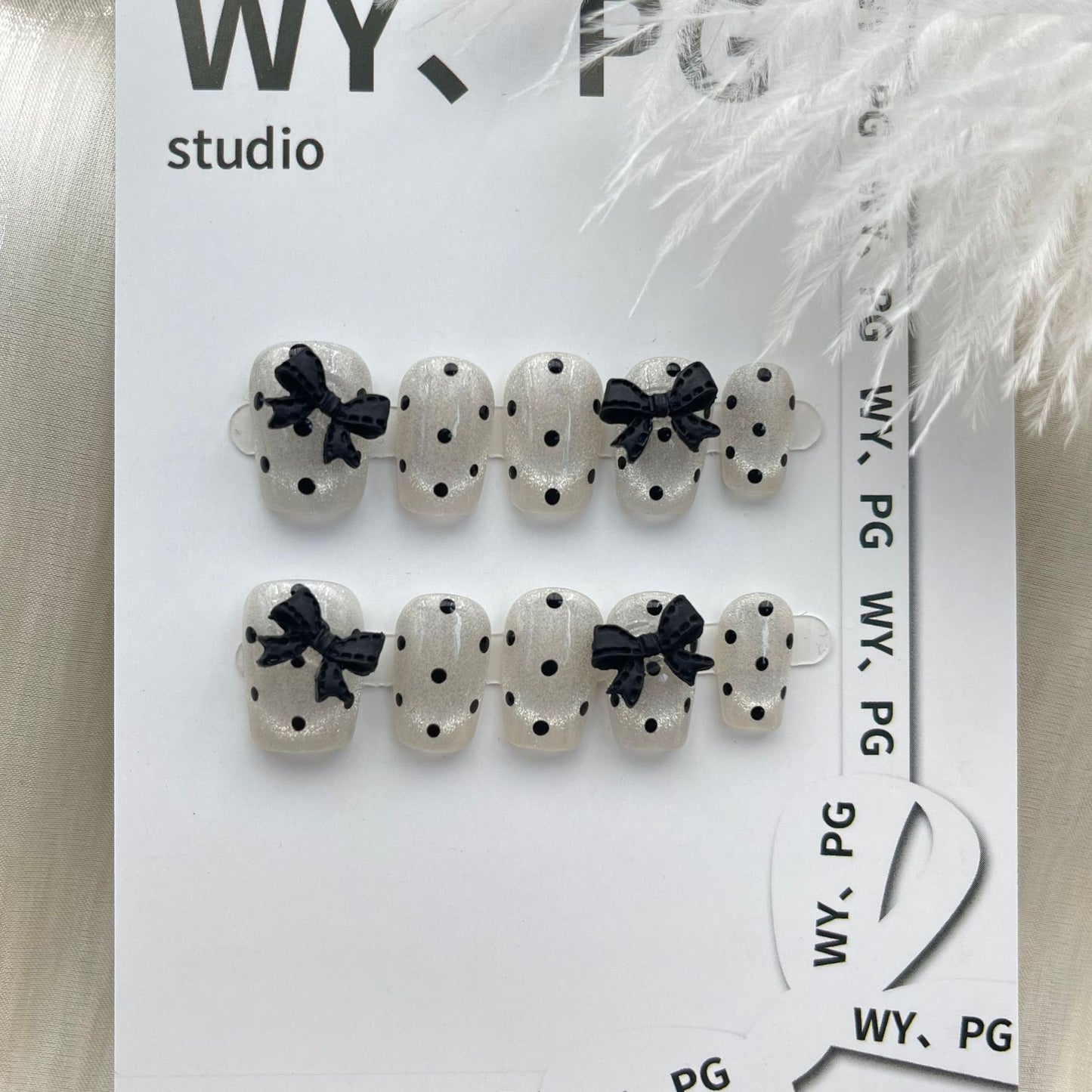 Autocollants pour faux ongles en forme de chat de la collection Wear Boutique