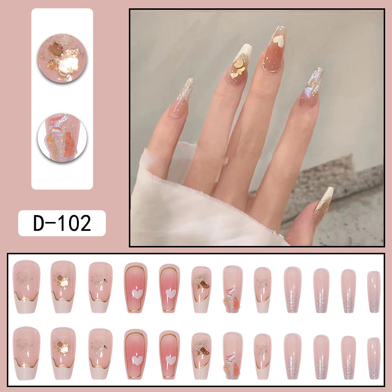 Porter une manucure à pointe Pure Desire Hot Nail Art