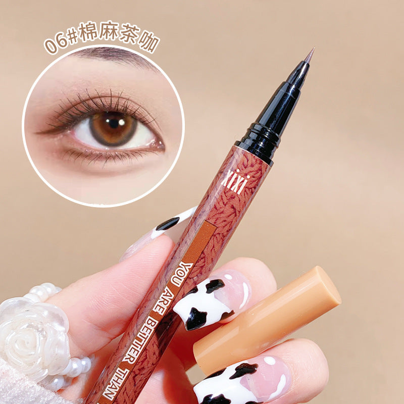 Eyeliner en éponge extrêmement fine noire et marron