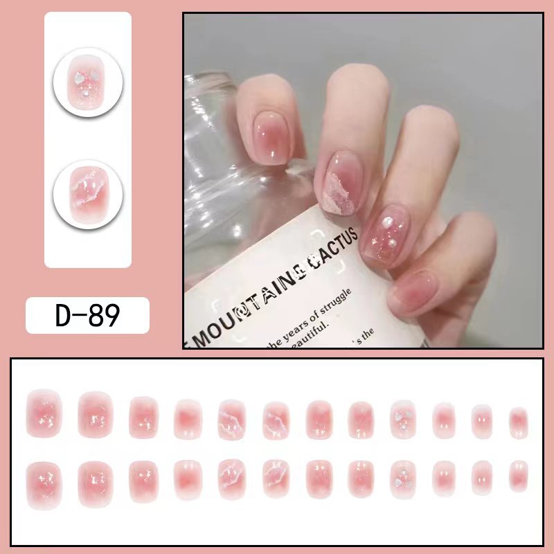 Porter une manucure à pointe Pure Desire Hot Nail Art