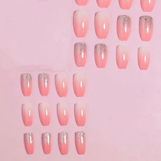 Nail Art en poudre scintillante dégradée rose clair avec cercueil