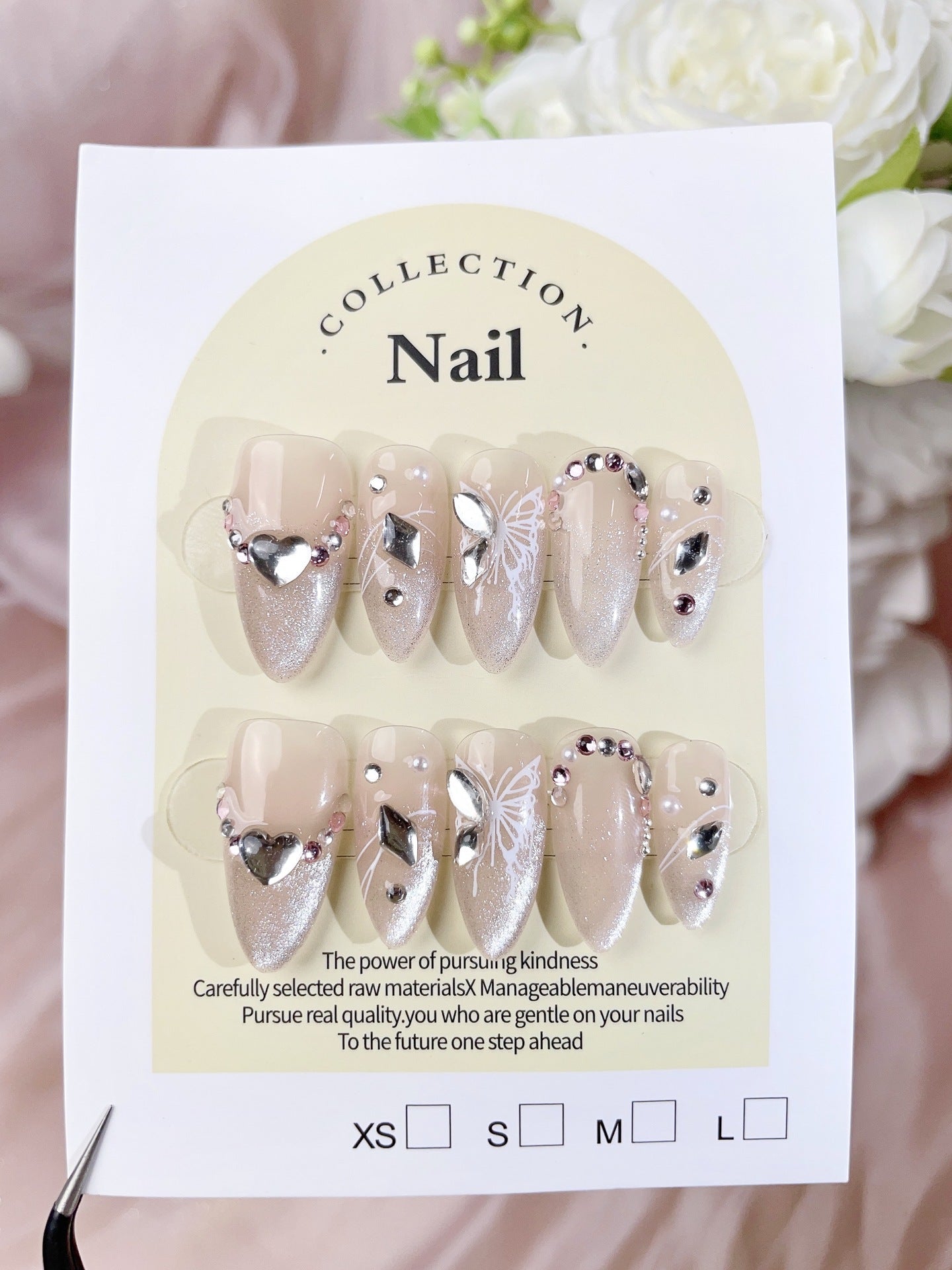 Faux ongles en forme de papillon en amande avec patch fini