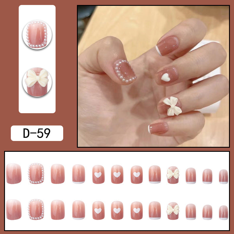 Porter une manucure à pointe Pure Desire Hot Nail Art