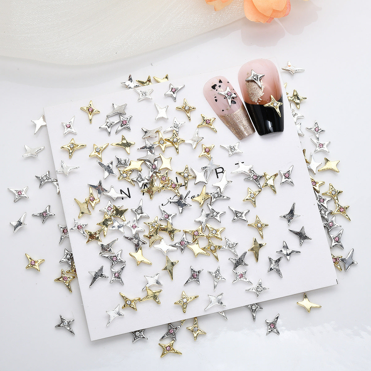 Soin des ongles stéréo en métal et diamant à quatre étoiles rétro Nail Art