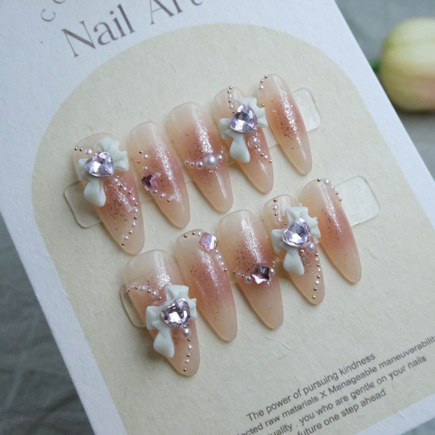 Portez des autocollants pour ongles en strass de luxe Advanced Light Blush