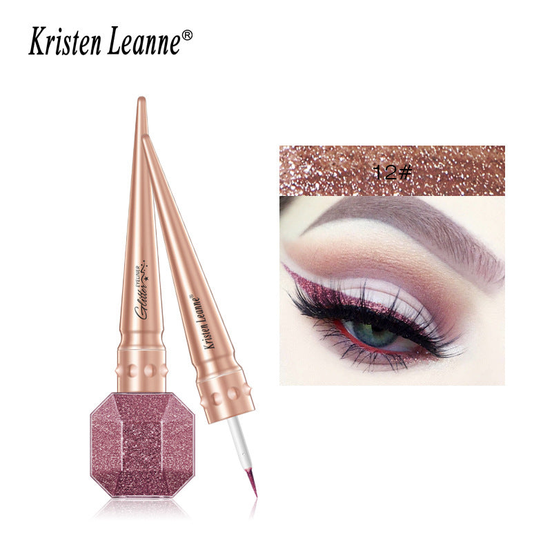 Eyeliner nacré couleur diamant brisé brillant