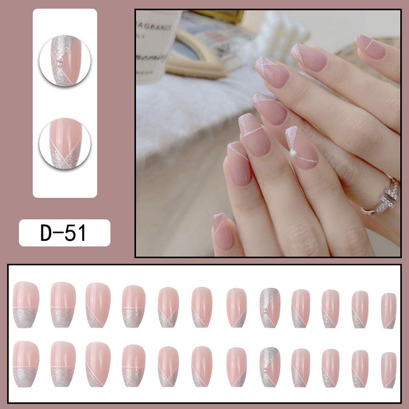 Porter une manucure à pointe Pure Desire Hot Nail Art