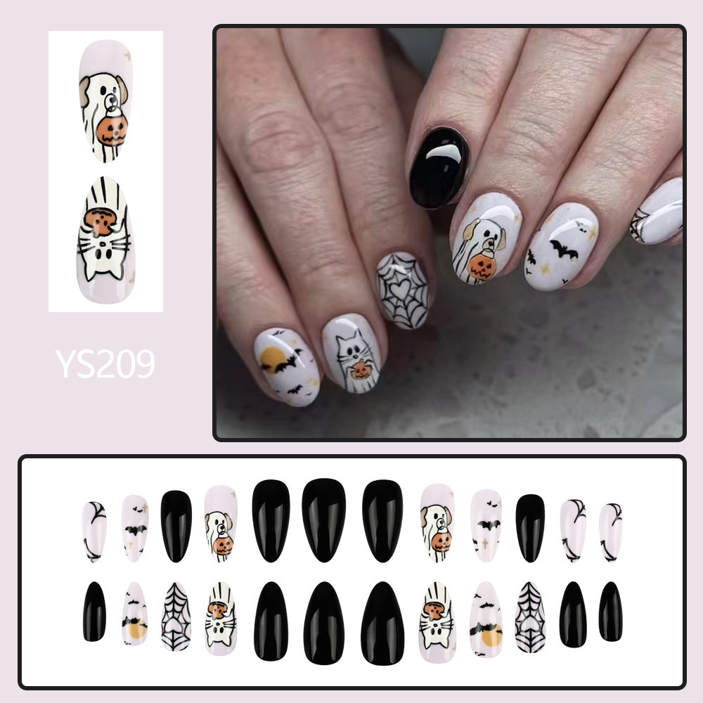 Nail art animal mignon en contraste de couleur noir et blanc