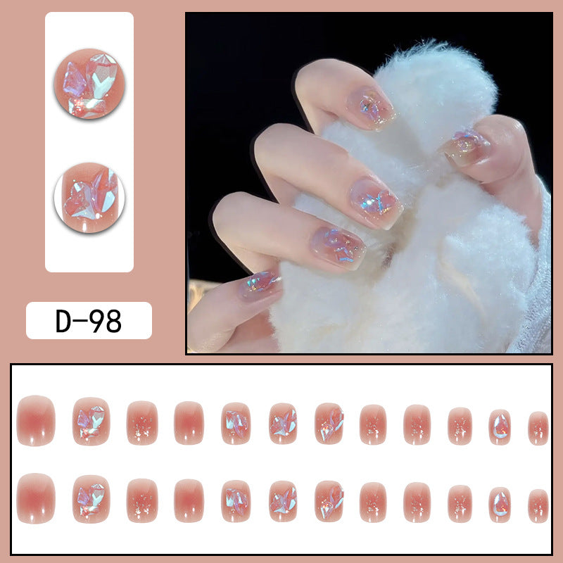 Porter une manucure à pointe Pure Desire Hot Nail Art