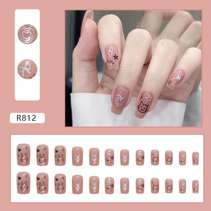 Finitions rigoureusement sélectionnées pour porter un nail art Armor