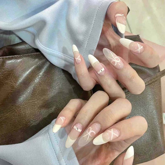 Nail Art à la mode fait main avec des pointes de ballet douces